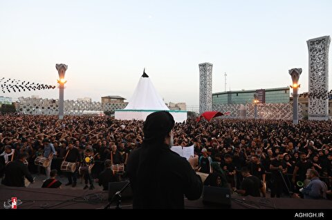 مراسم خیمه سوزان عصر عاشورا در میدان امام حسین(ع)